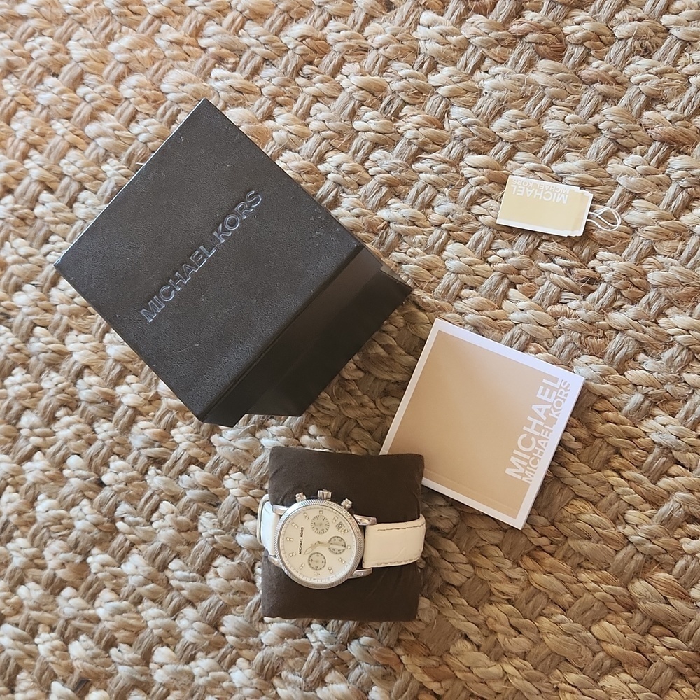 Michael Kors White Diamond Watch with Box - Picture 12 of 13